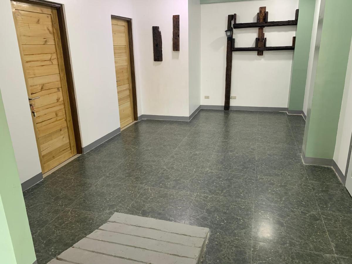 Beinte Singko De Marso Apartments Candon Extérieur photo