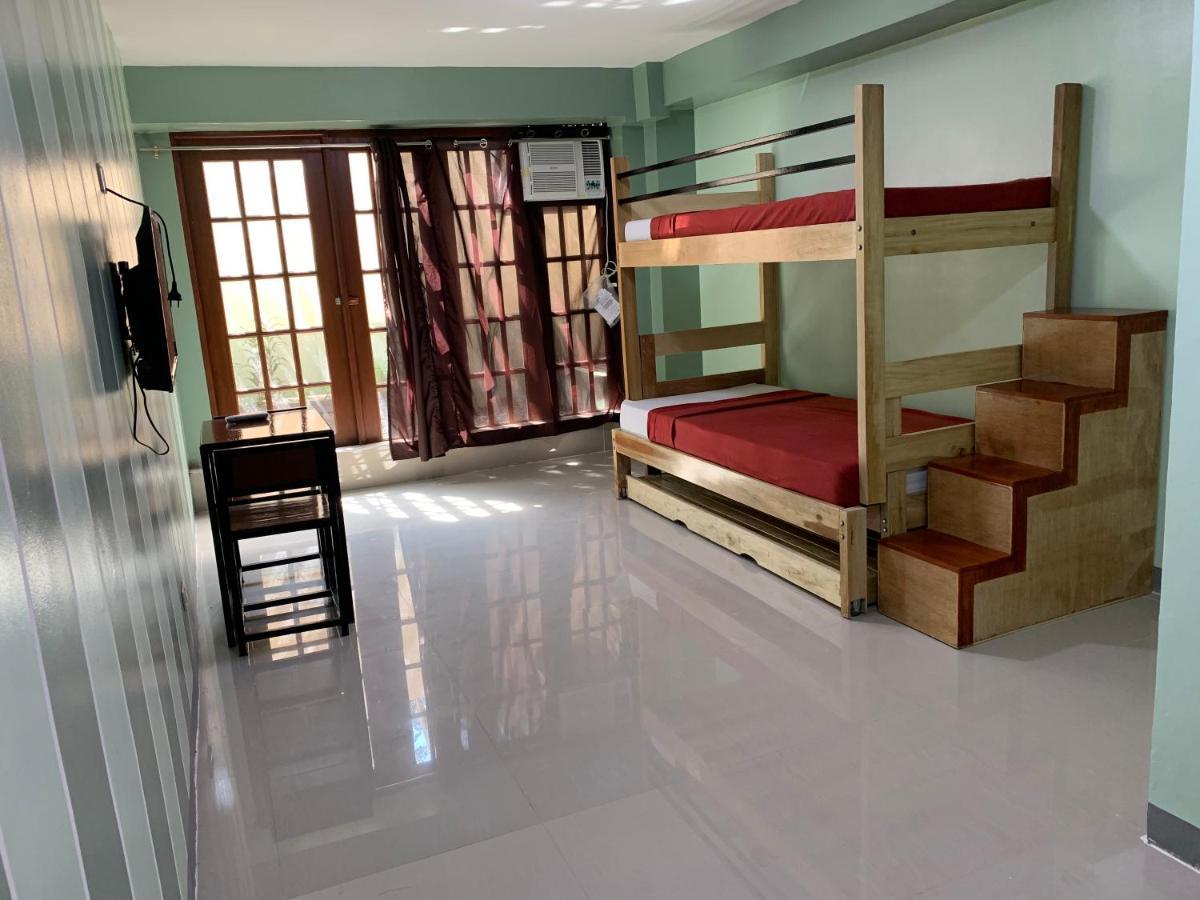 Beinte Singko De Marso Apartments Candon Extérieur photo