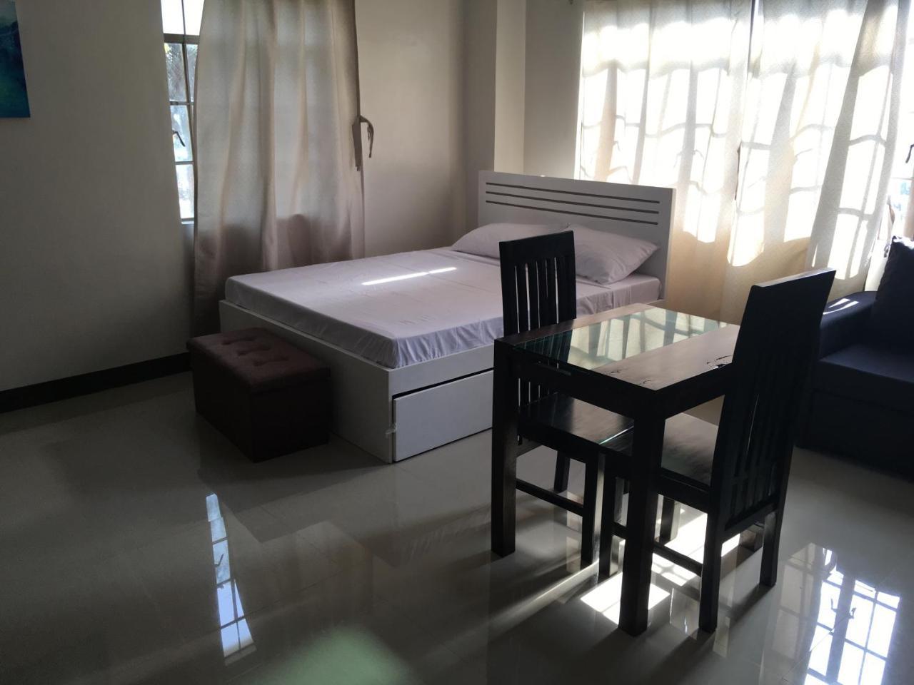 Beinte Singko De Marso Apartments Candon Extérieur photo
