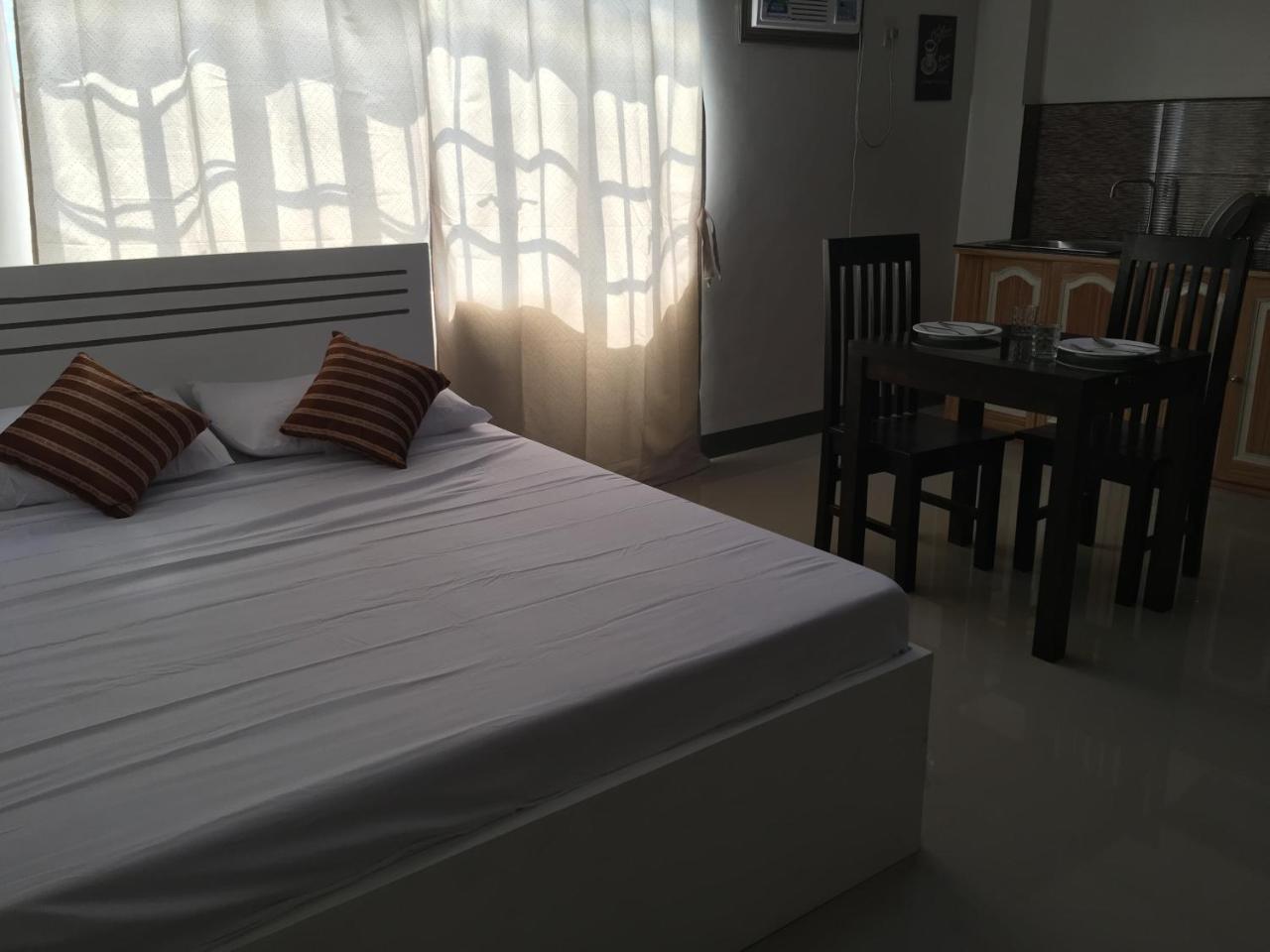 Beinte Singko De Marso Apartments Candon Extérieur photo