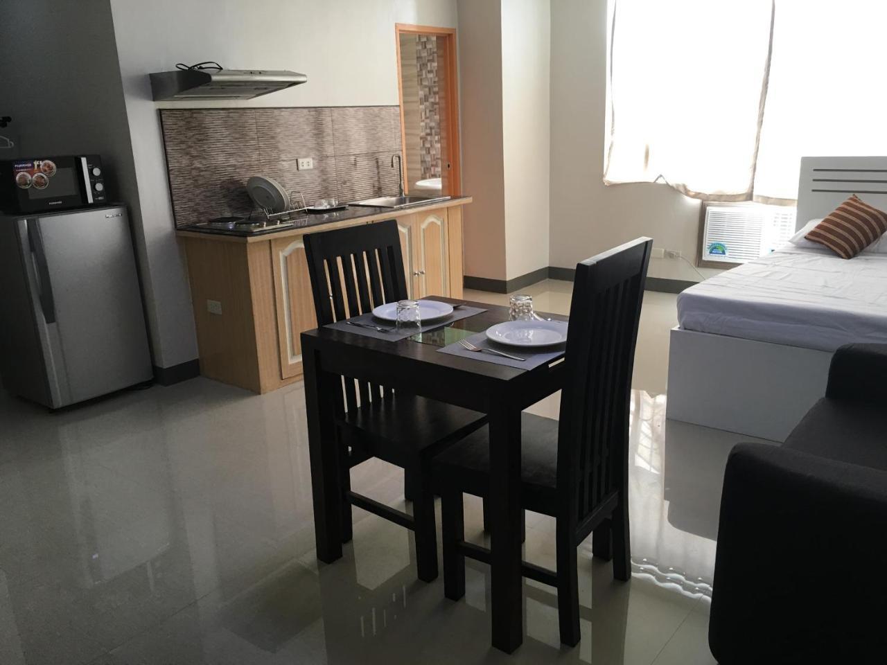 Beinte Singko De Marso Apartments Candon Extérieur photo
