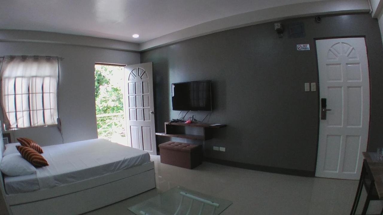 Beinte Singko De Marso Apartments Candon Extérieur photo