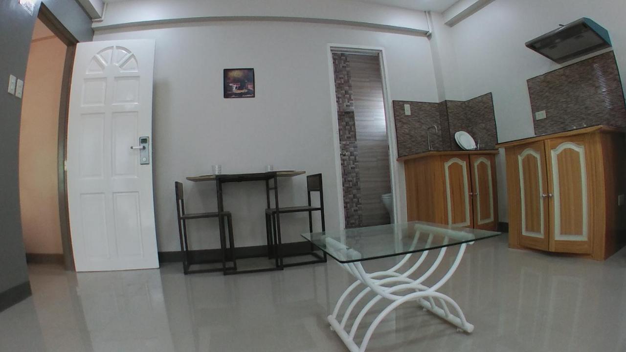 Beinte Singko De Marso Apartments Candon Extérieur photo