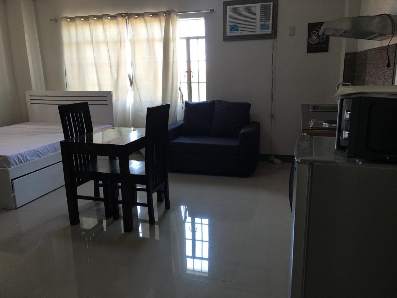 Beinte Singko De Marso Apartments Candon Extérieur photo