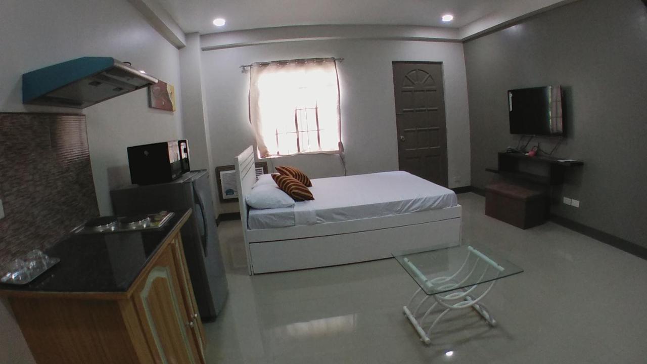 Beinte Singko De Marso Apartments Candon Extérieur photo