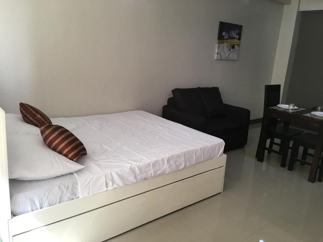 Beinte Singko De Marso Apartments Candon Extérieur photo