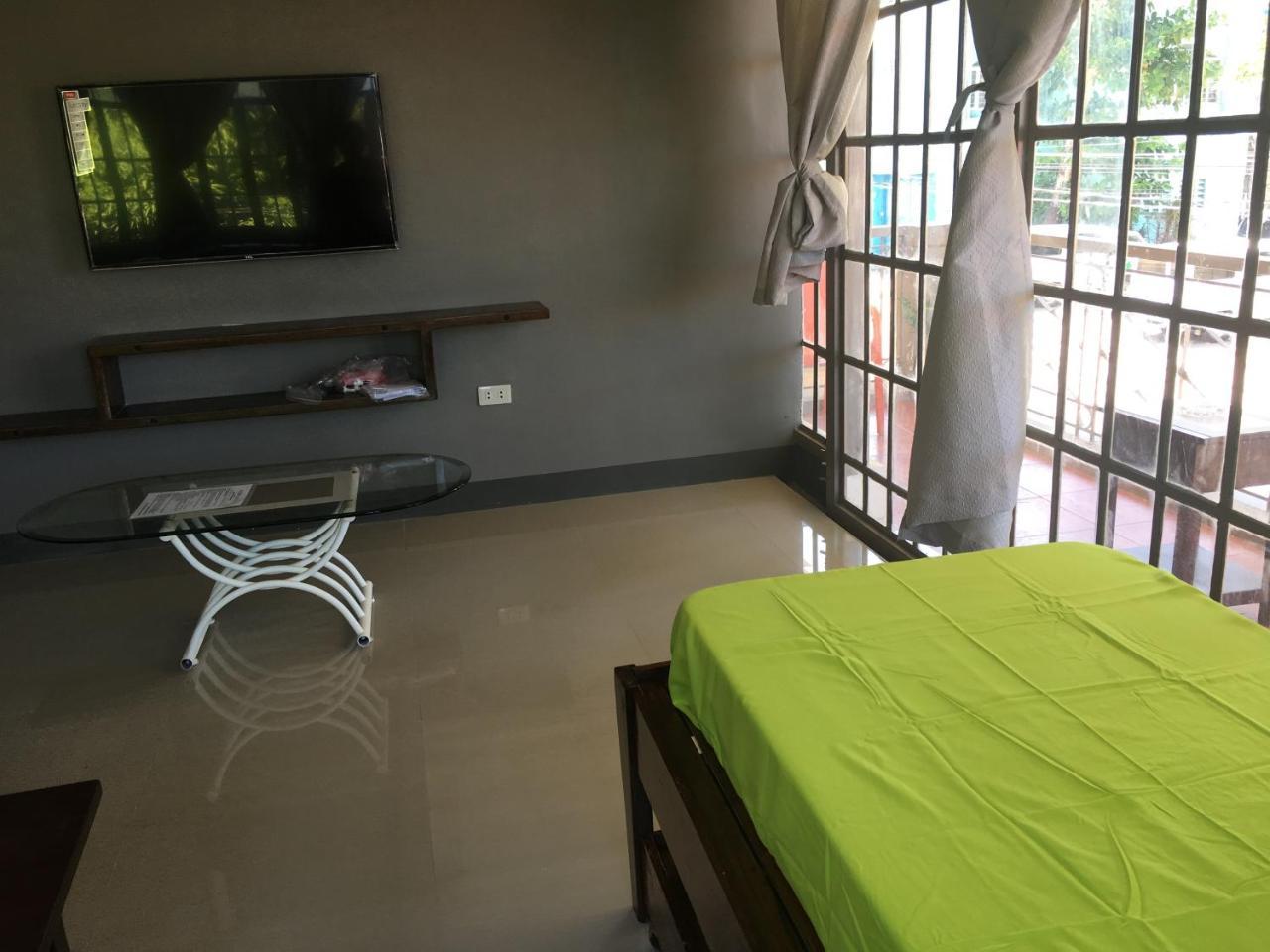 Beinte Singko De Marso Apartments Candon Extérieur photo