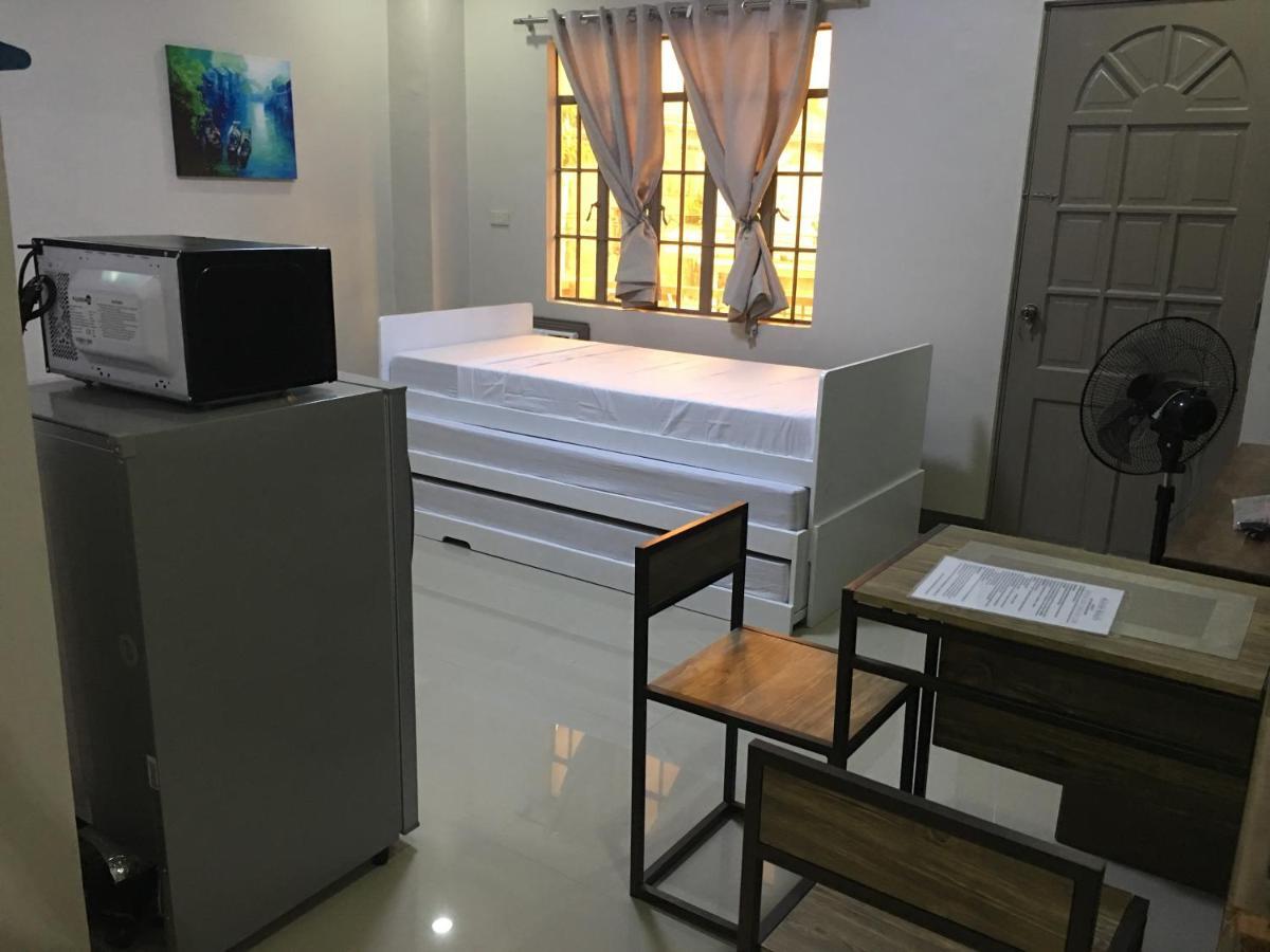 Beinte Singko De Marso Apartments Candon Extérieur photo